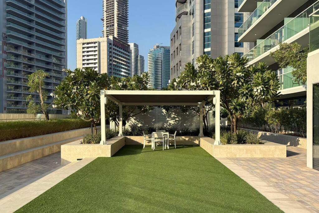 Apartment Waves - Canal-view Elegance 1br In Reva Residences
