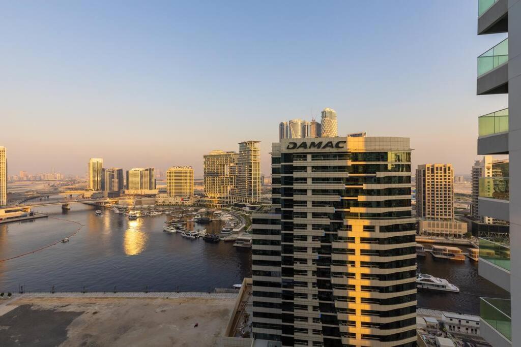 Waves - Canal-view Elegance 1br In Reva Residences *