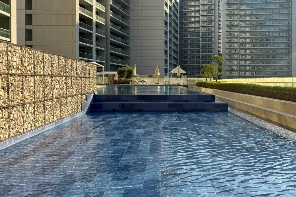 Apartment Waves - Canal-view Elegance 1br In Reva Residences *