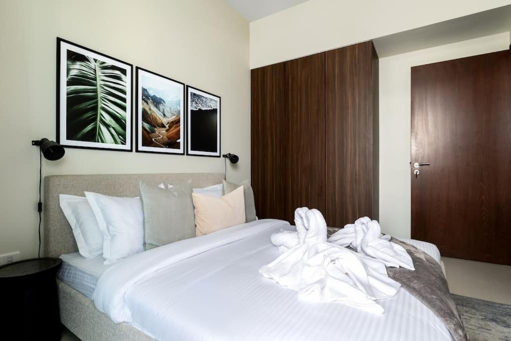 Waves - Canal-view Elegance 1br In Reva Residences
