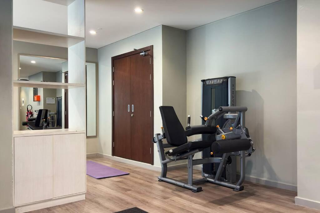 Waves - Canal-view Elegance 1br In Reva Residences Apartment