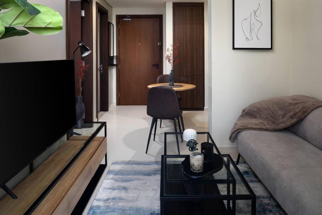Apartment Waves - Canal-view Elegance 1br In Reva Residences *