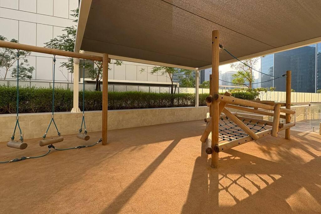 Waves - Canal-view Elegance 1br In Reva Residences Dubai