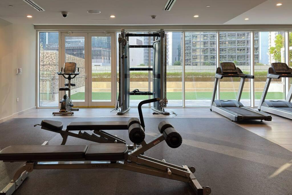 Waves - Canal-view Elegance 1br In Reva Residences Apartment